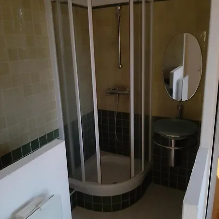 Confortable En Partage Séjour chez l'habitant *